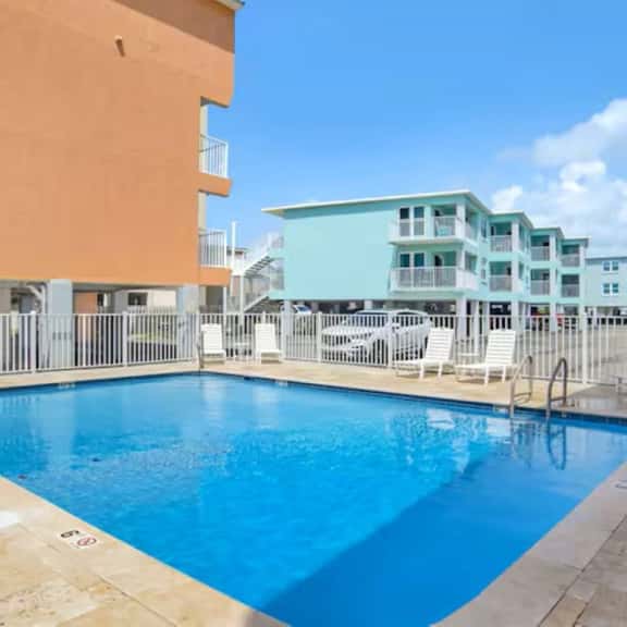 Harbor House B13 - Image 1